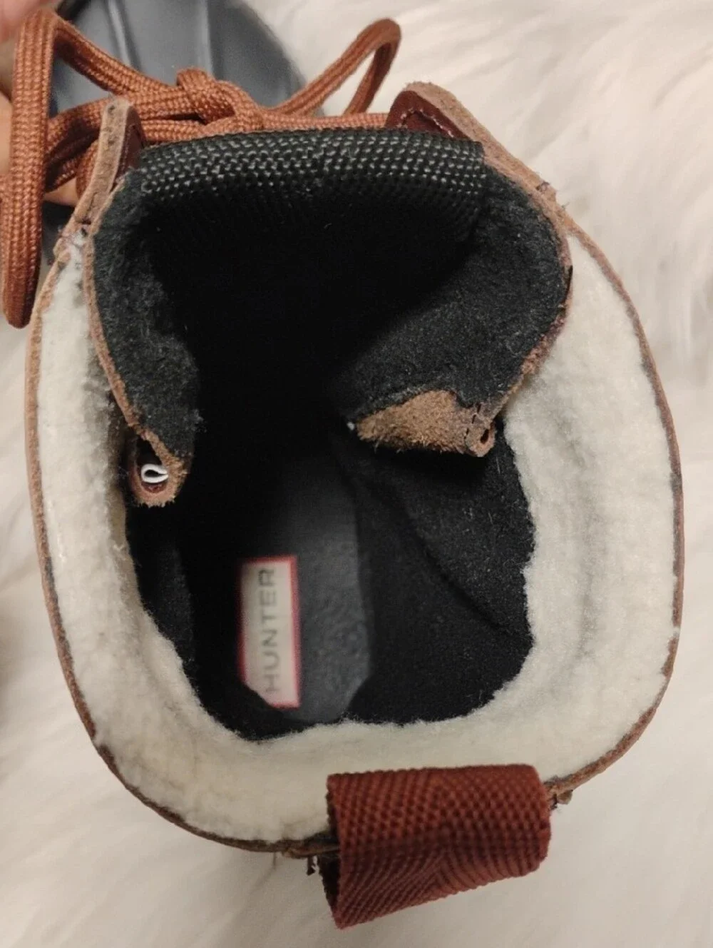 Hunter lace up
